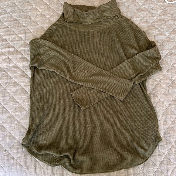 Aritzia Babaton- green thermal cowlneck - Picture 5 of 6